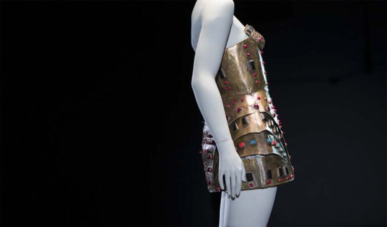 Un siglo de moda a través de la silueta femenina