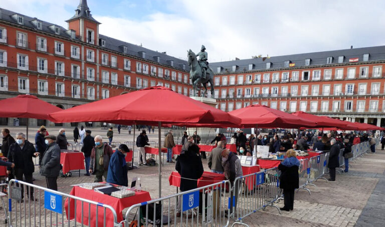Mercado de filatelia Plaza Mayor de Madrid