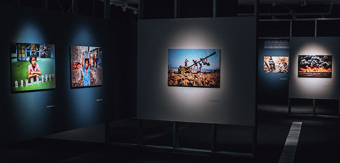 Steve McCurry sala 01 - La famosa niña afgana de National Geographic y otras 100 fotografías de Steve McCurry en Madrid