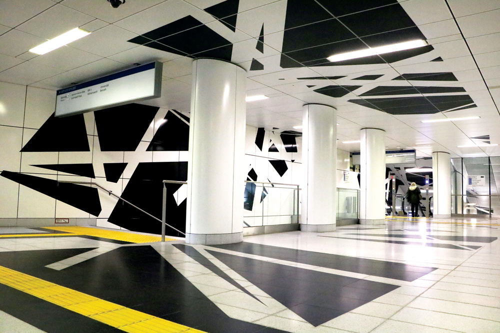 Arquitectos y artistas se unieron para diseñar las nuevas estaciones de metro, donde no hay publicidad.