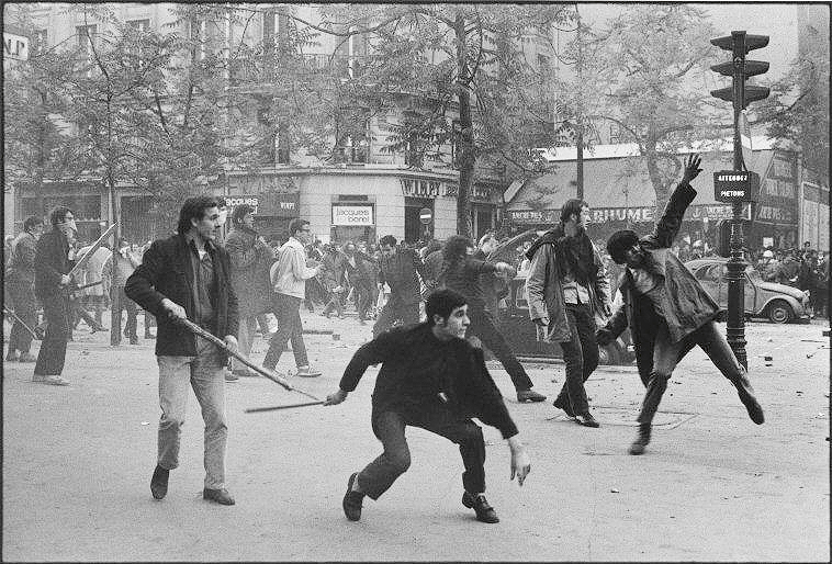 Protestas_en_Paris. 1968 ©Bruno Barbey. Magnum.
