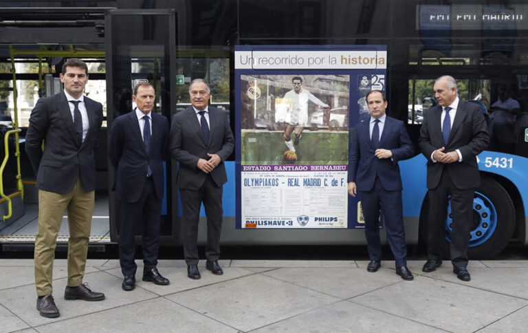 Los autobuses de la EMT exhiben una muestra de carteles históricos del Real Madrid