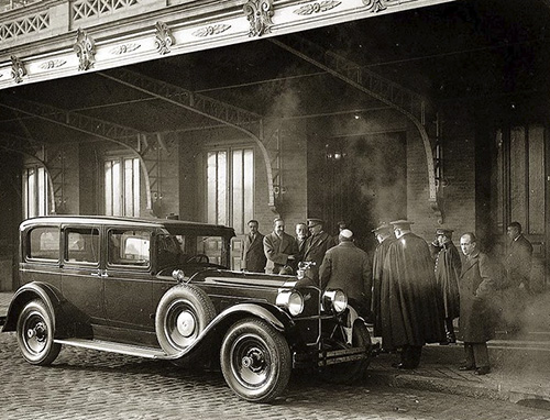 Exposición de vehículos históricos por el  90 aniversario del Parque Móvil del Estado