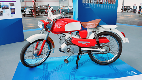 exposicion coches antiguos parque móvil del estado 