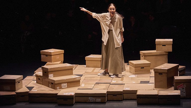 Teatro: "El invencible verano de Liliana". Día Internacional de la eliminación de la violencia contra la mujer