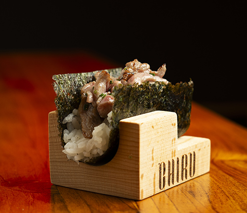 Chiru, restaurante japonés en Chueca Madrid. handroll alga nori rellena