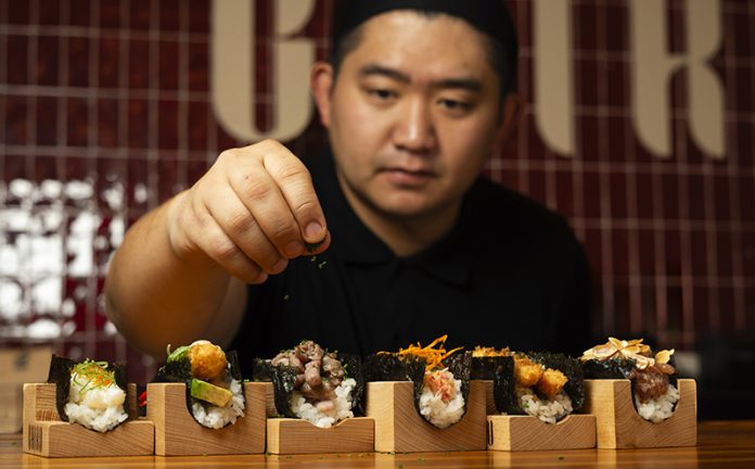 Chiru, restaurante japonés en Chueca Madrid. handroll alga nori rellena