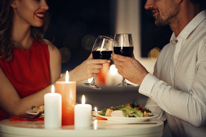 Cropped photo of lovers having romantic dinner at home san valentin planes Madrid